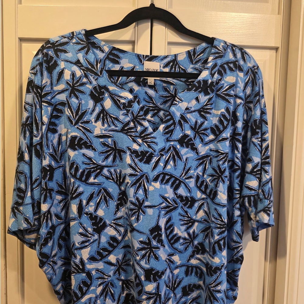 NIC+ZOE Blue and Black Leaf Print Top